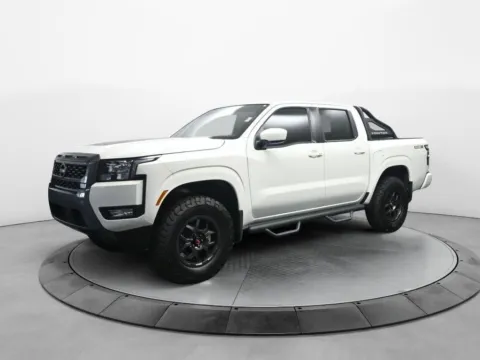 White 2025 Nissan Frontier SV for sale in Terre Haute, IN