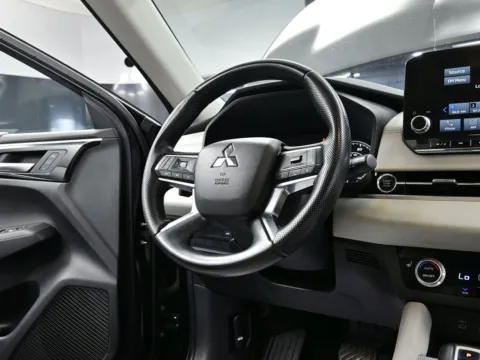 More photos of 2022 Mitsubishi Outlander SEL Special Edition at Dorsett Nissan, IN