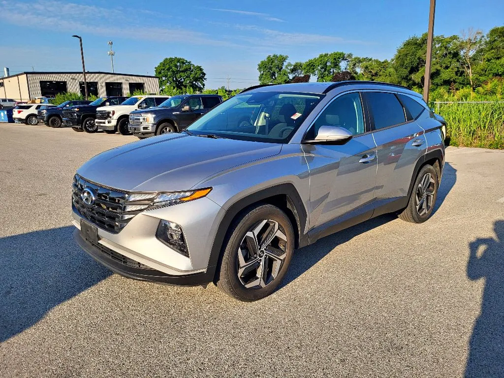 Silver 2022 Hyundai Tucson SEL for sale in Terre Haute, IN