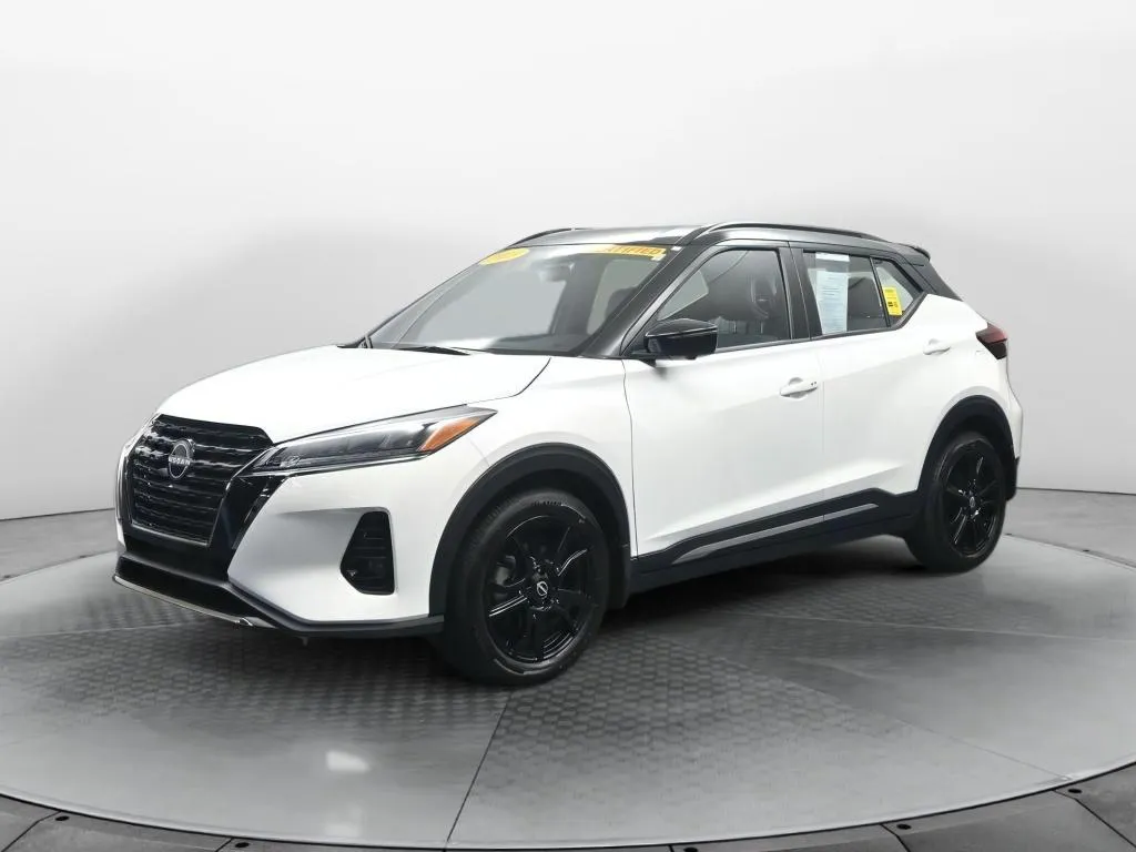 White 2023 Nissan Kicks SR for sale in Terre Haute, IN