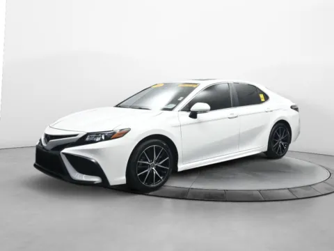 White 2022 Toyota Camry SE for sale in Terre Haute, IN