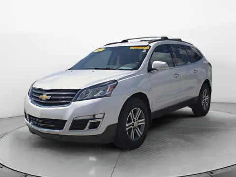 White 2017 Chevrolet Traverse LT for sale in Terre Haute, IN