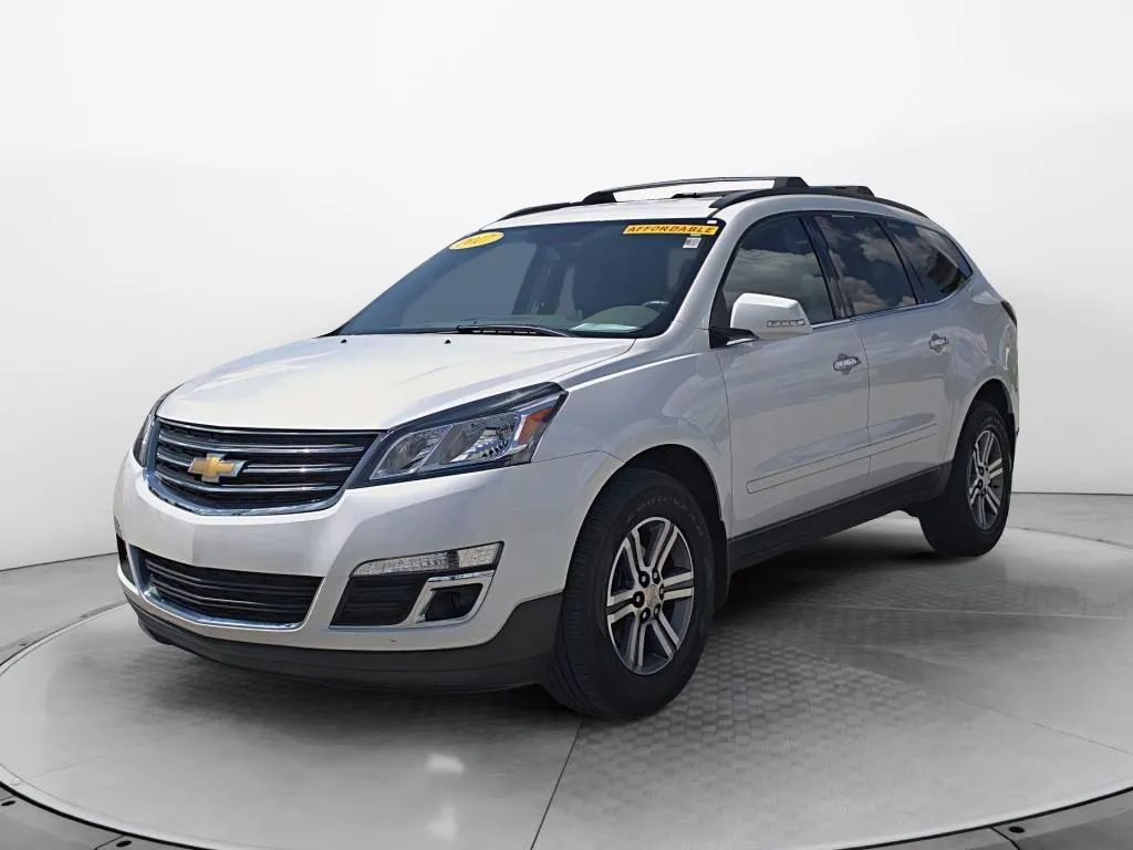 White 2017 Chevrolet Traverse LT for sale in Terre Haute, IN