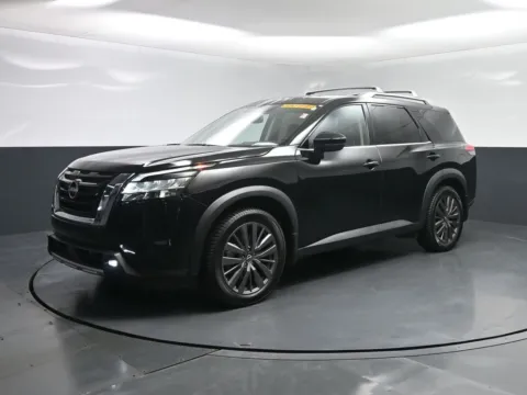 Black 2022 Nissan Pathfinder SL for sale in Terre Haute, IN