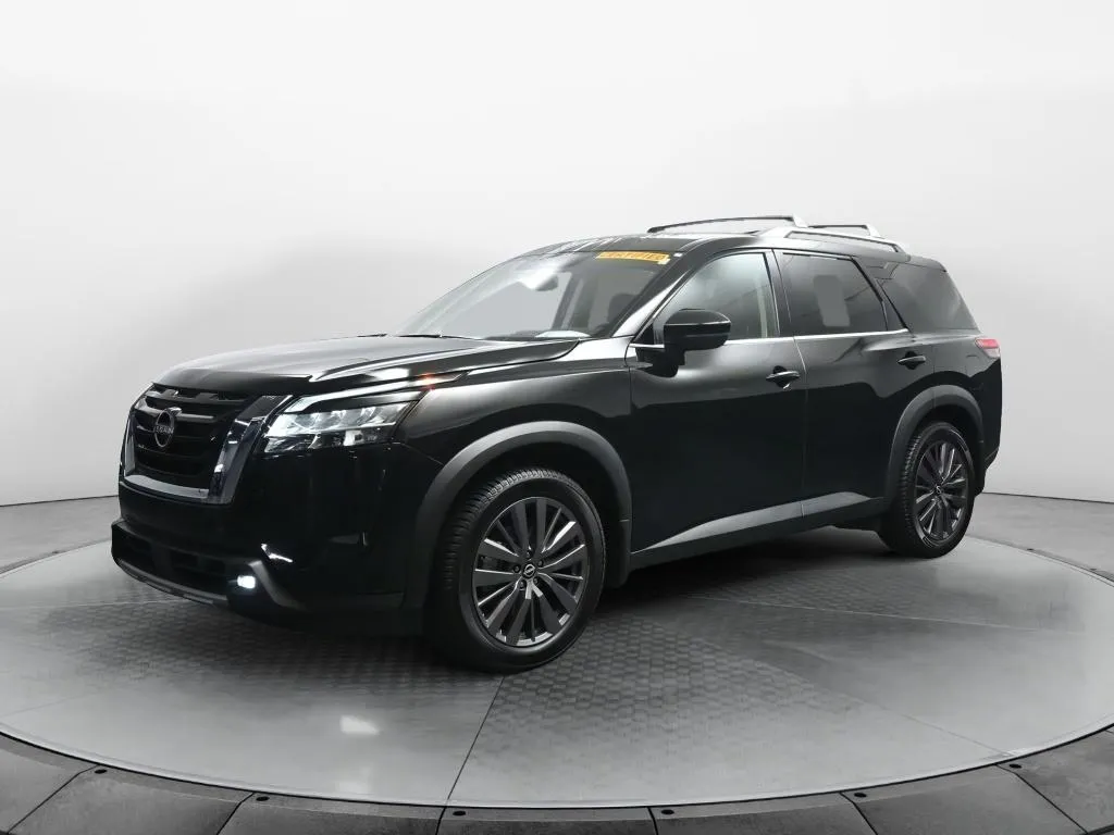 2022 Nissan Pathfinder SL