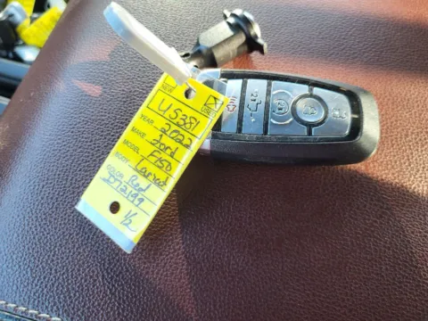 Photos of 2022 Ford F-150 LARIAT for sale in Terre Haute, IN at Dorsett Nissan