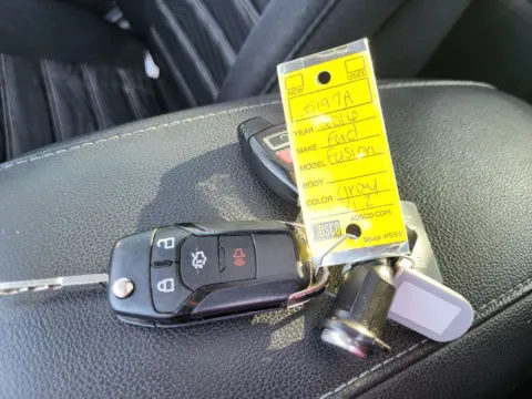 Photos of 2016 Ford Fusion SE for sale in Terre Haute, IN at Dorsett Nissan