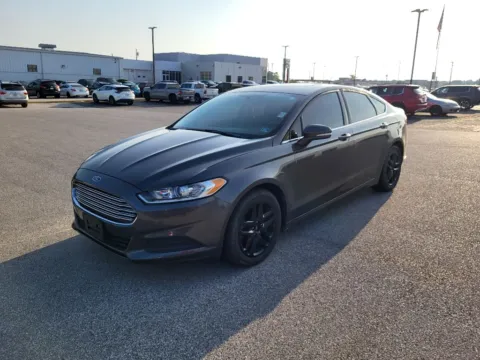 Gray 2016 Ford Fusion SE for sale in Terre Haute, IN