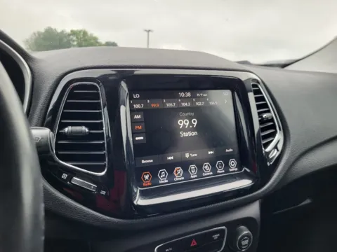 More photos of 2019 Jeep Compass Limited at Dorsett Nissan, IN