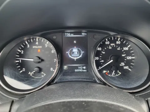 More photos of 2017 Nissan Rogue SV at Dorsett Nissan, IN