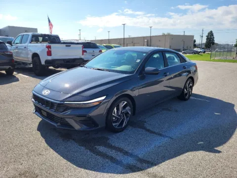 Gray 2024 Hyundai Elantra SEL for sale in Terre Haute, IN