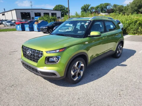 Green 2024 Hyundai Venue SEL for sale in Terre Haute, IN