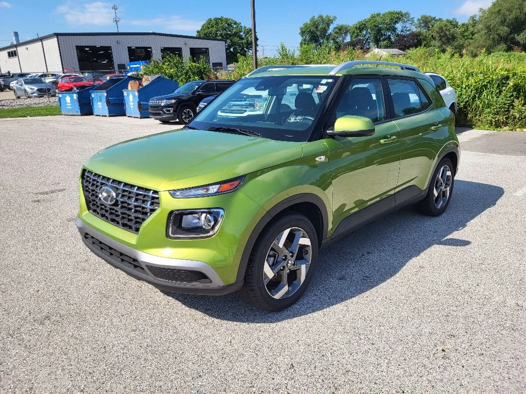 Green 2024 Hyundai Venue SEL for sale in Terre Haute, IN