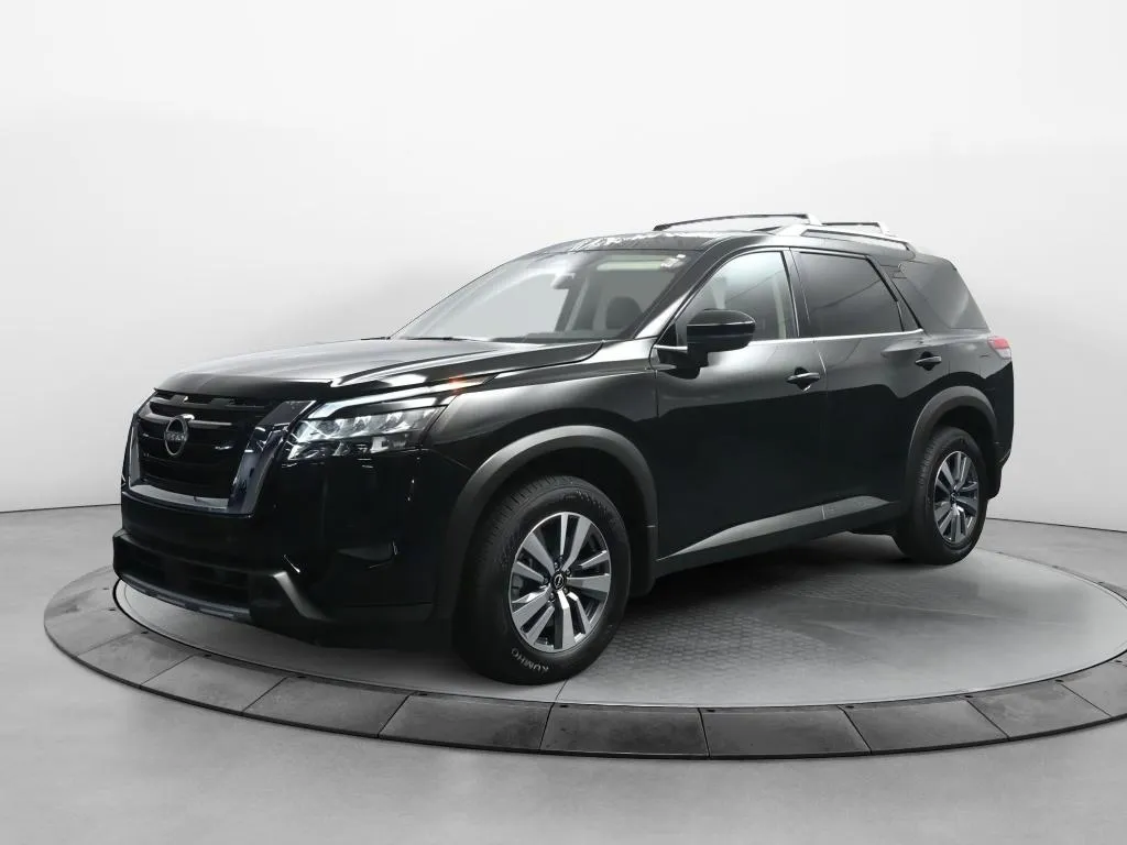 Black 2025 Nissan Pathfinder SL for sale in Terre Haute, IN
