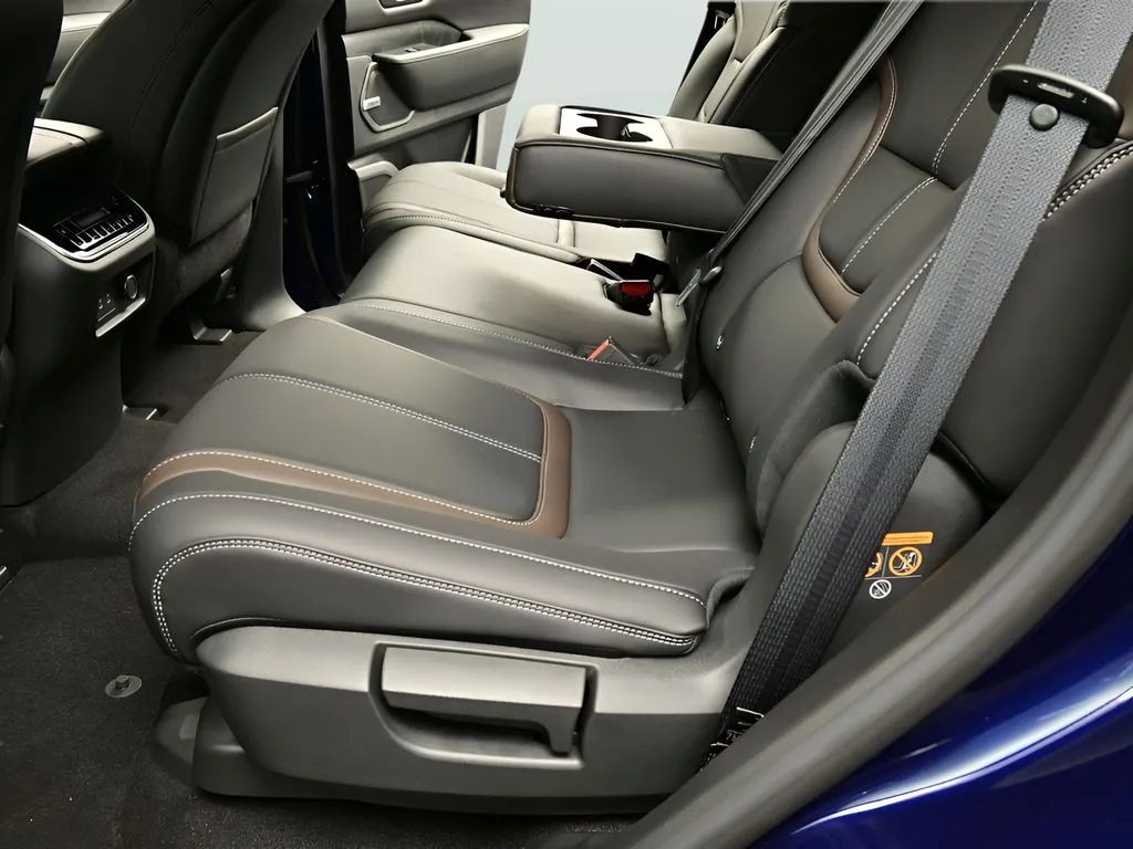2025 Nissan Armada SL - Photo 17