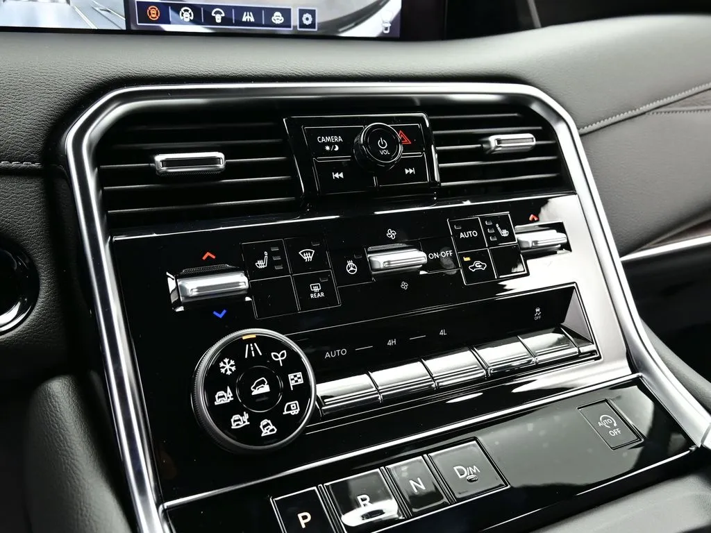 2025 Nissan Armada SL - Photo 9