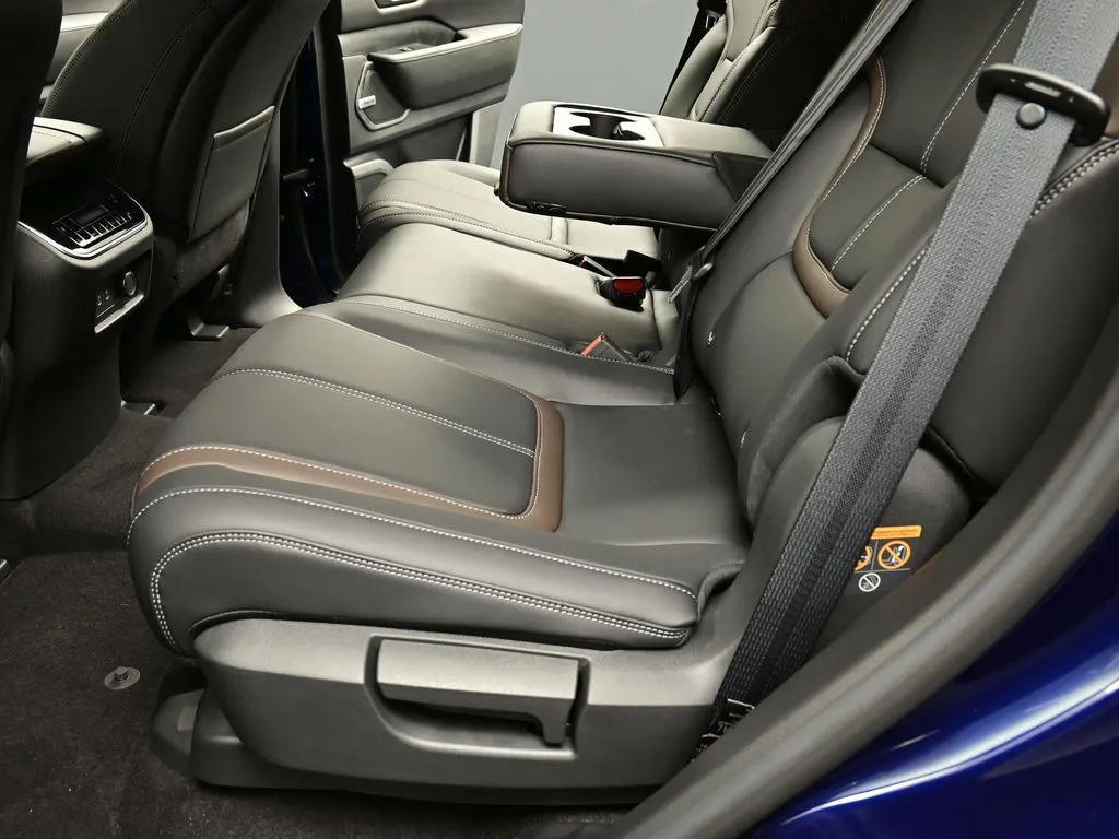 2025 Nissan Armada SL - Photo 17