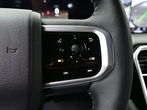 More photos of 2025 Nissan Armada SL at Dorsett Nissan, IN