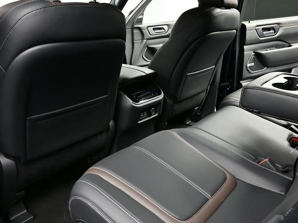 2025 Nissan Armada SL - Photo 18