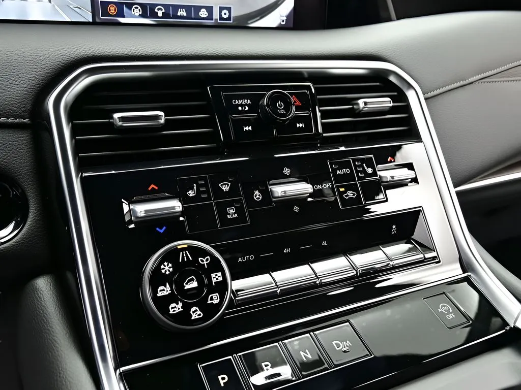 2025 Nissan Armada SL - Photo 9