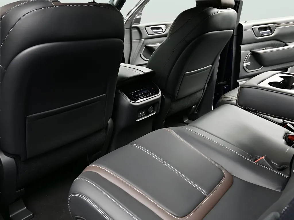 2025 Nissan Armada SL - Photo 18