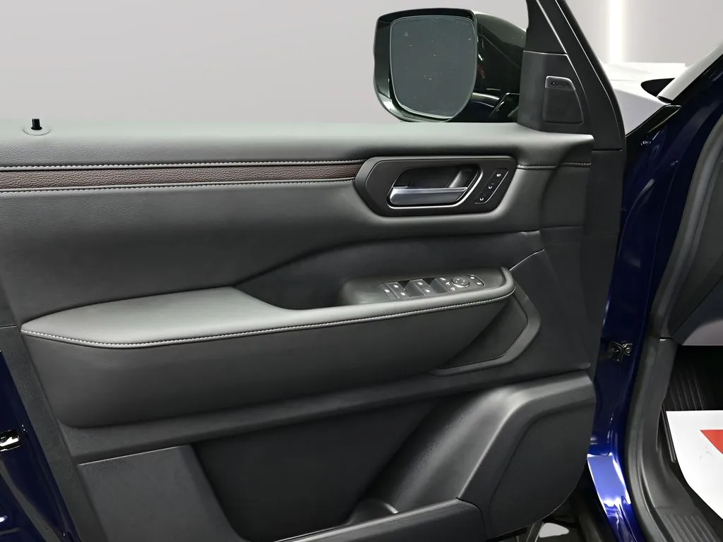 2025 Nissan Armada SL - Photo 12
