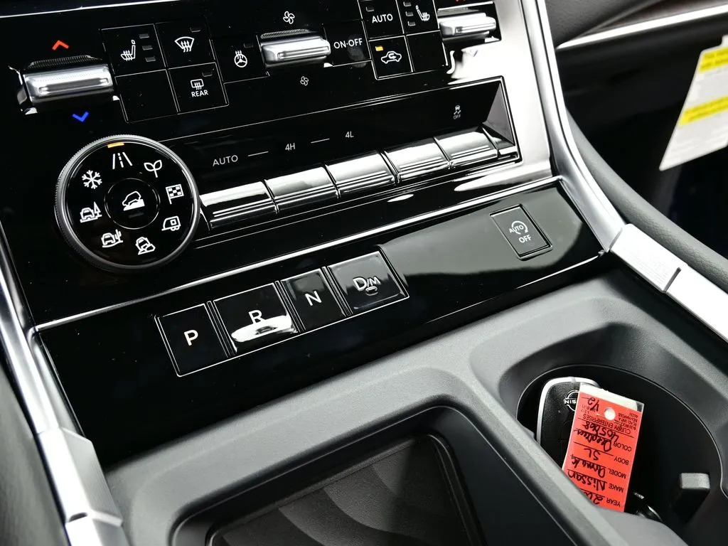 2025 Nissan Armada SL - Photo 10