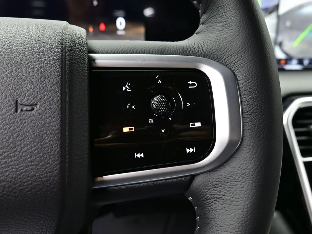 2025 Nissan Armada SL - Photo 4