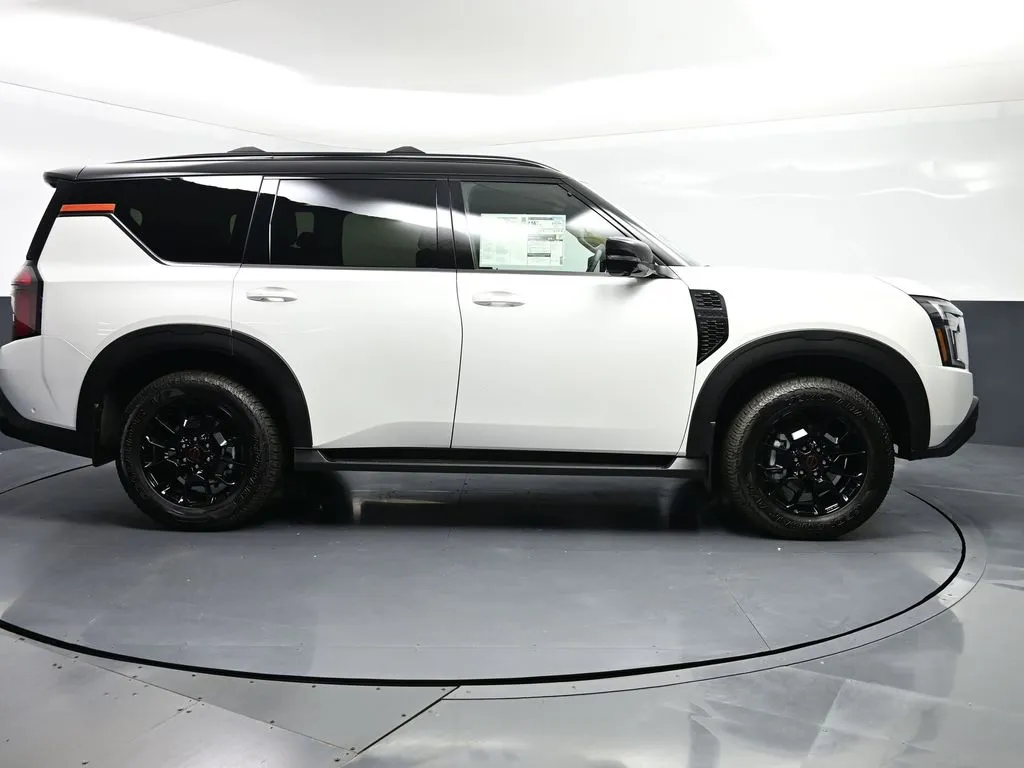 2025 Nissan Armada PRO-4X - Photo 22