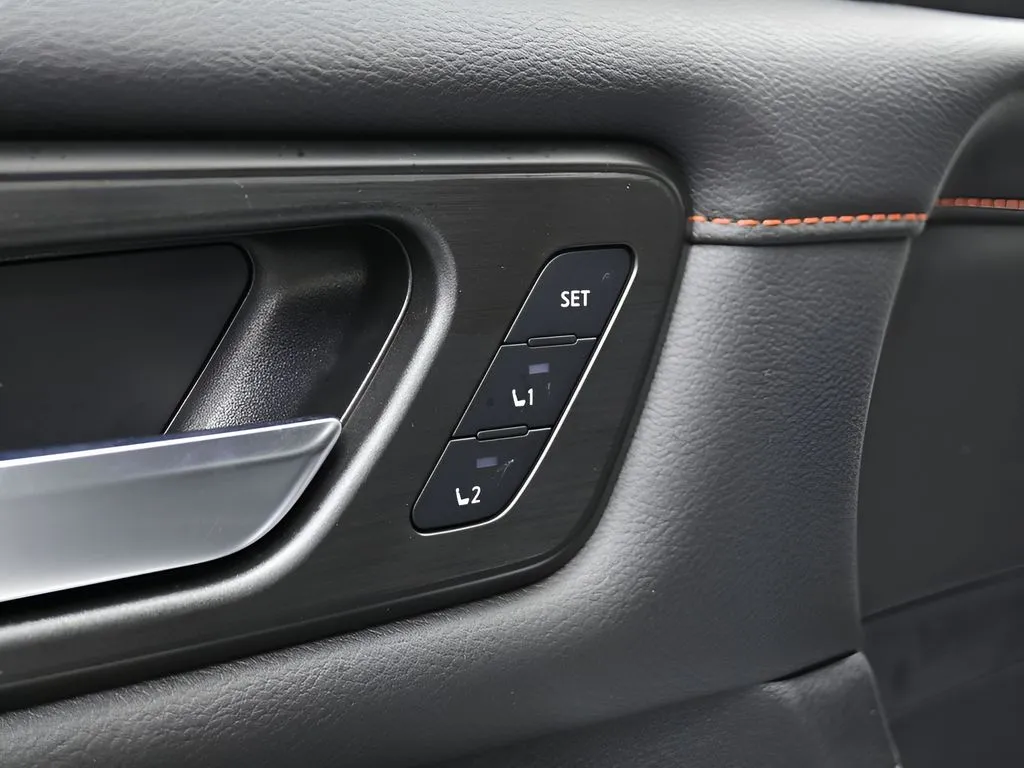 2025 Nissan Armada PRO-4X - Photo 12
