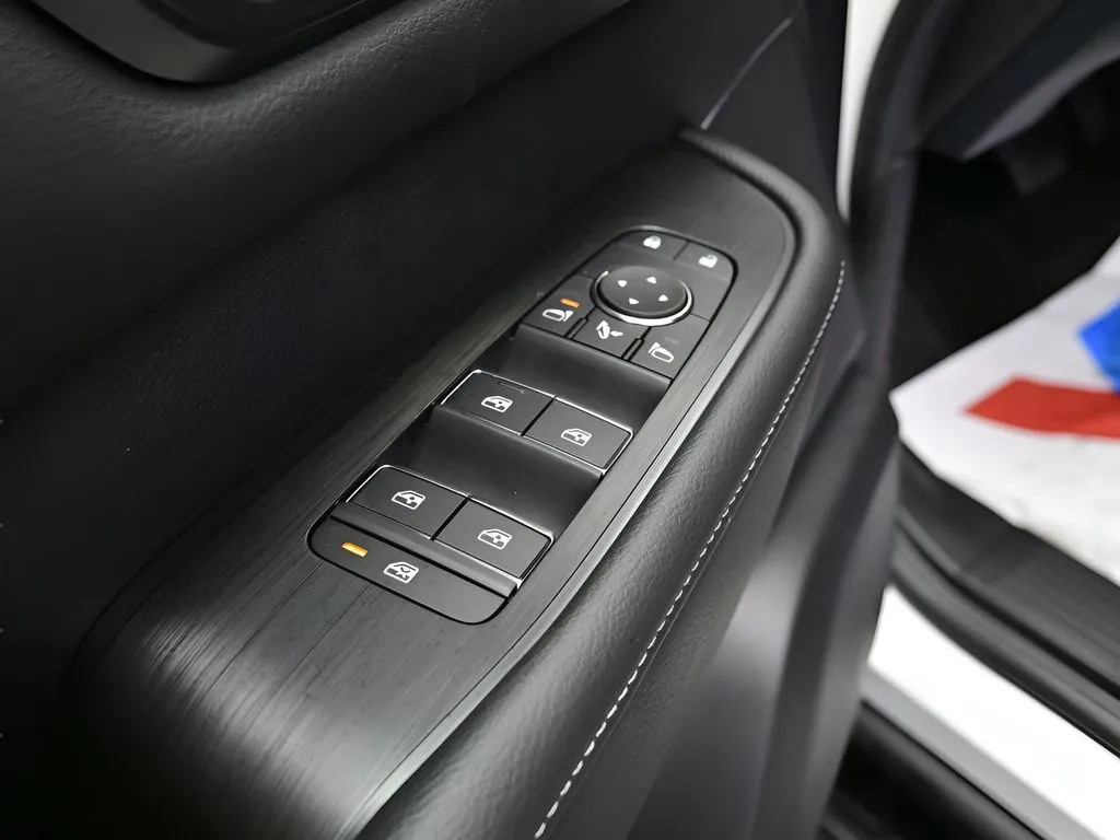 2025 Nissan Armada PRO-4X - Photo 11