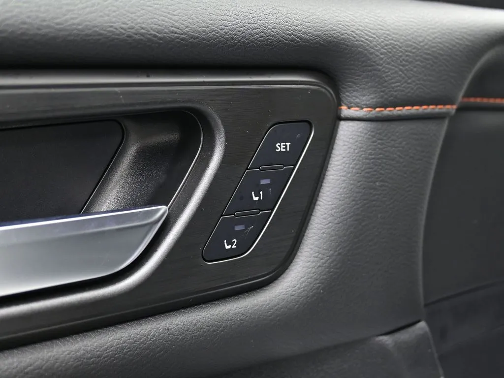 2025 Nissan Armada PRO-4X - Photo 12