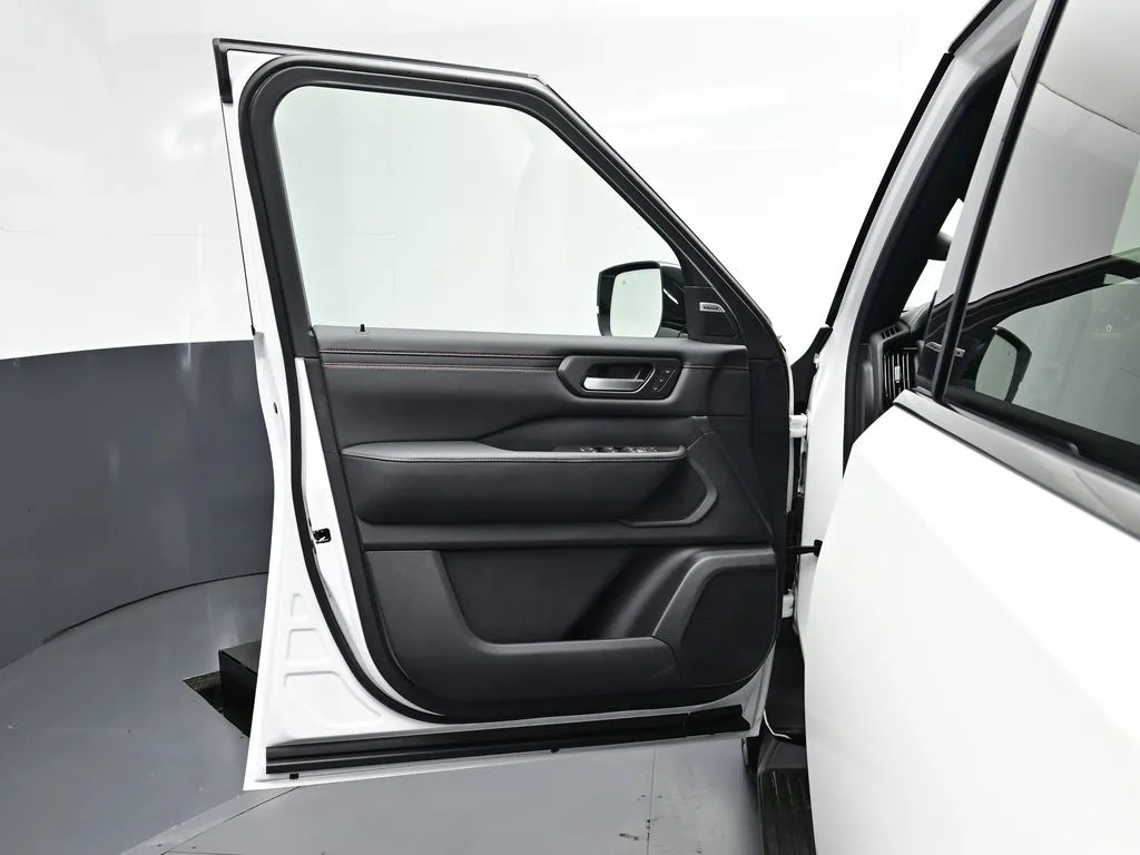 2025 Nissan Armada PRO-4X - Photo 10