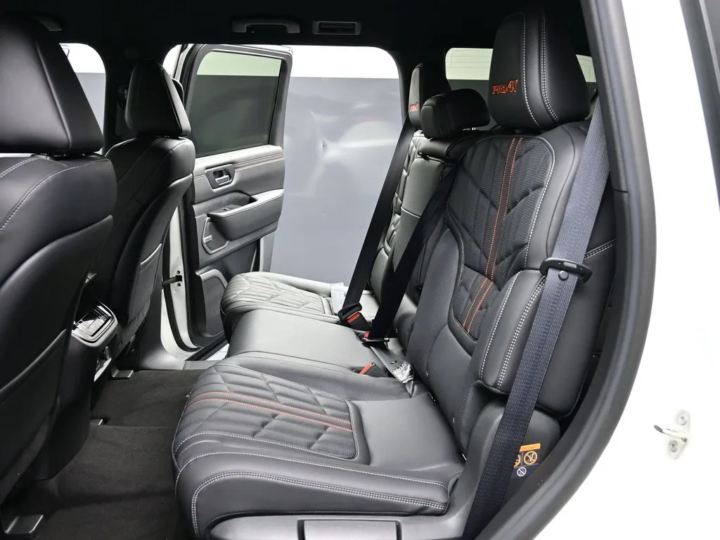 2025 Nissan Armada PRO-4X - Photo 17