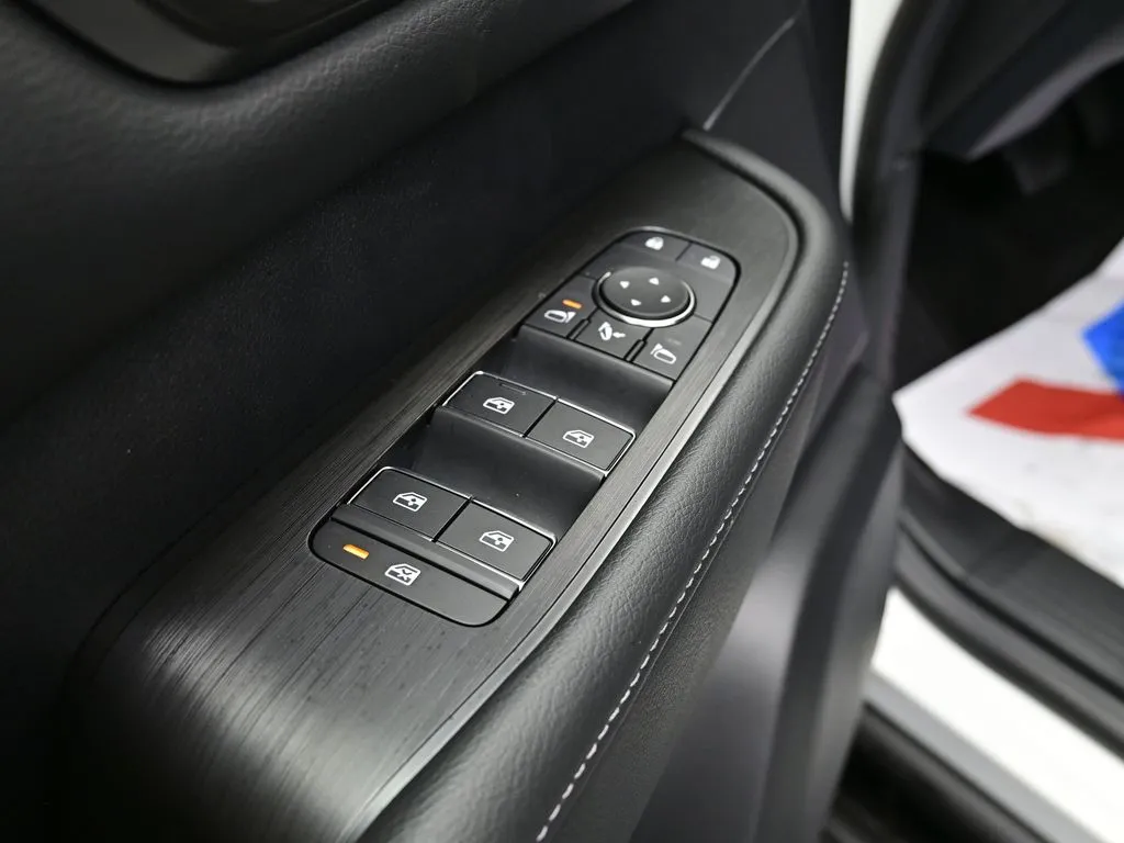 2025 Nissan Armada PRO-4X - Photo 11