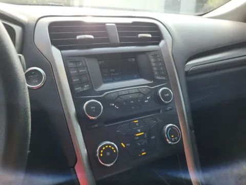 More photos of 2017 Ford Fusion SE at Dorsett Nissan, IN