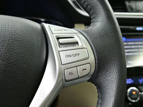 More photos of 2016 Nissan Rogue SL at Dorsett Nissan, IN