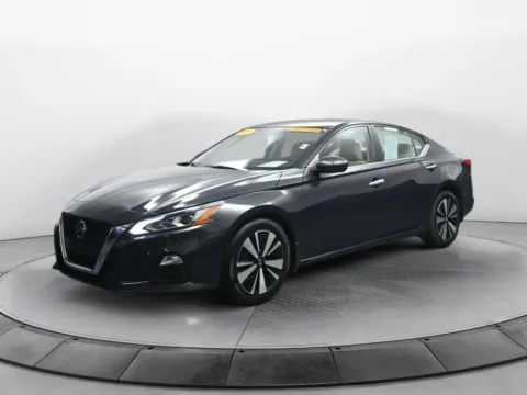 Blue 2022 Nissan Altima 2.5 SV for sale in Terre Haute, IN