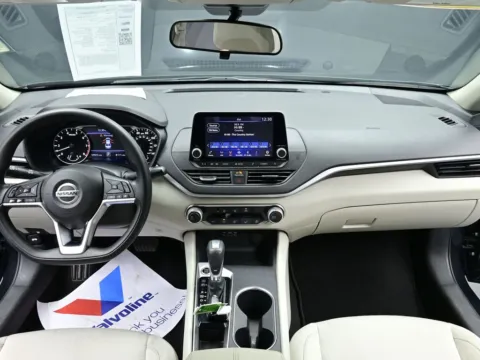 Photos of 2022 Nissan Altima 2.5 SV for sale in Terre Haute, IN at Dorsett Nissan