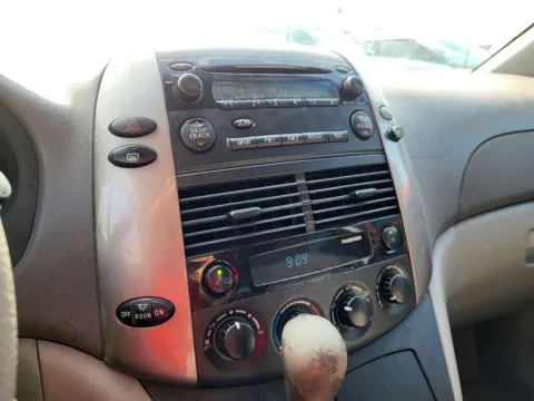 More photos of 2007 Toyota Sienna LE at Dorsett Nissan, IN