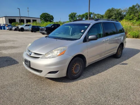 Silver 2007 Toyota Sienna LE for sale in Terre Haute, IN
