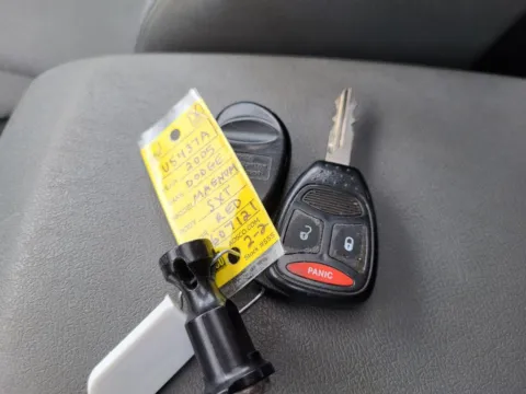 Photos of 2005 Dodge Magnum SE for sale in Terre Haute, IN at Dorsett Nissan