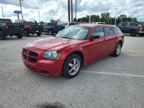 Red 2005 Dodge Magnum SE for sale in Terre Haute, IN