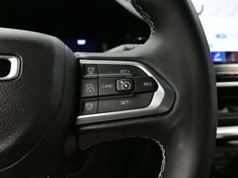 More photos of 2022 Jeep Compass High Altitude at Dorsett Nissan, IN