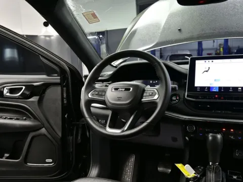 More photos of 2022 Jeep Compass High Altitude at Dorsett Nissan, IN