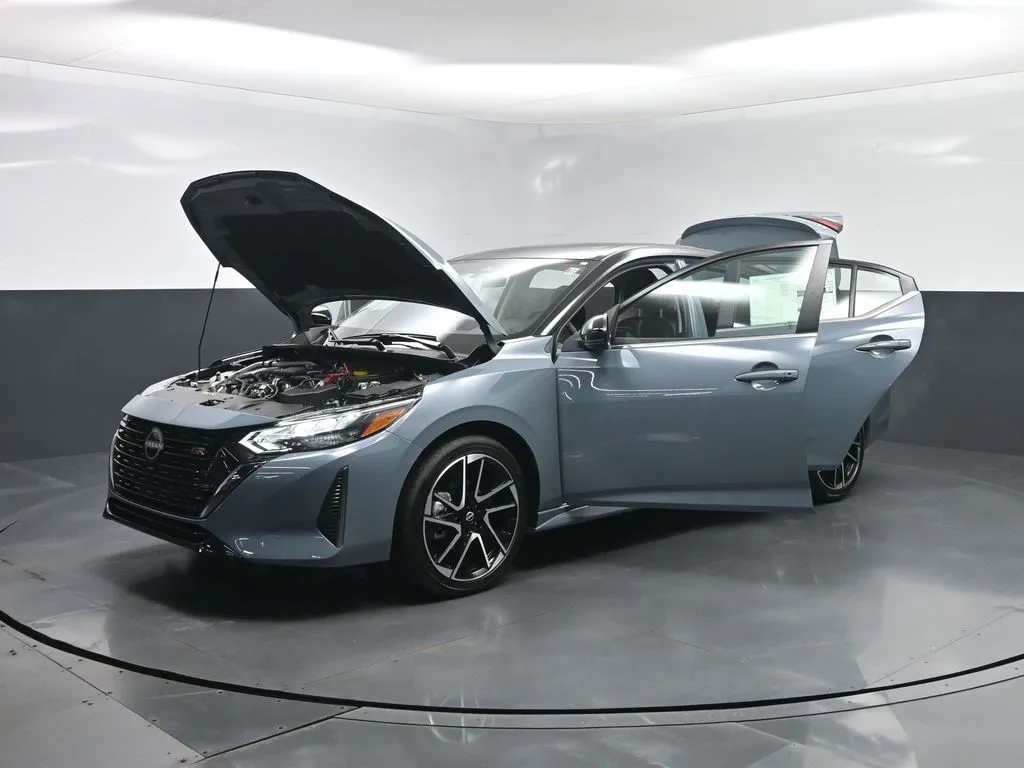 2025 Nissan Sentra SR - Photo 32