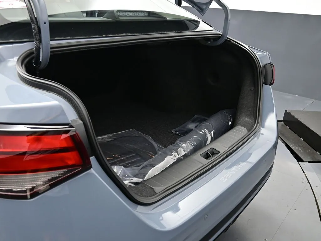 2025 Nissan Sentra SR - Photo 22