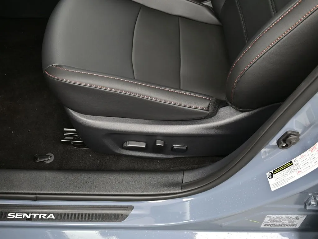 2025 Nissan Sentra SR - Photo 16