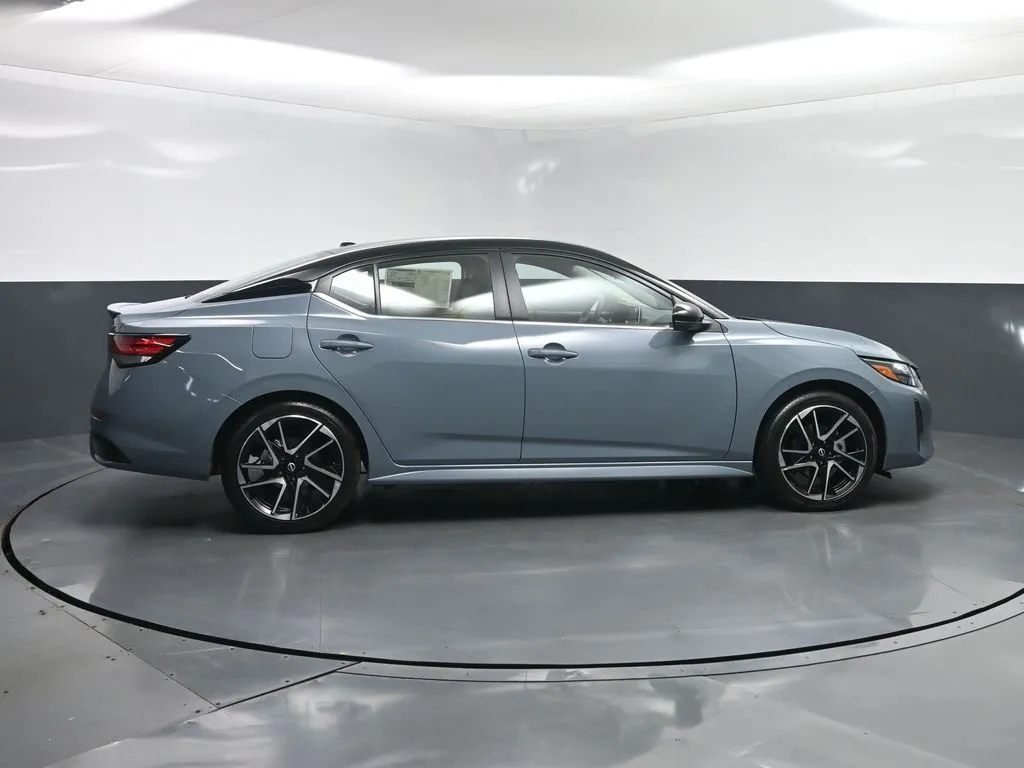 2025 Nissan Sentra SR - Photo 29
