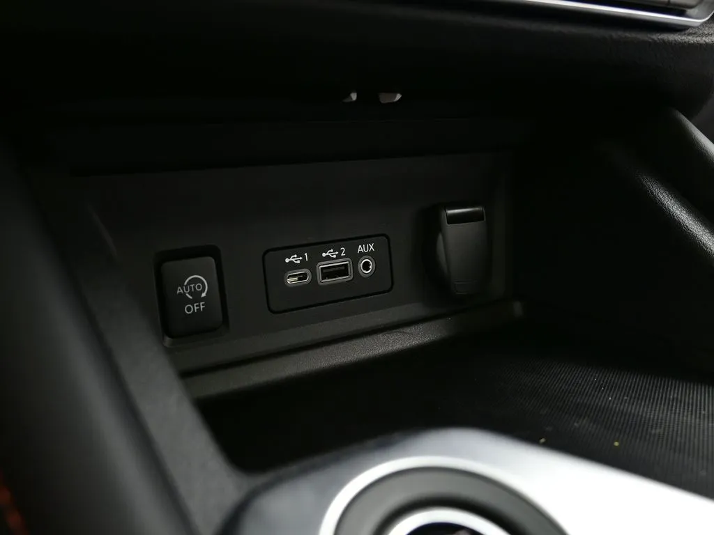 2025 Nissan Sentra SR - Photo 11